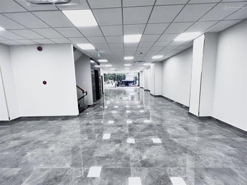 Thu nhập 1.2 tỷ/năm  bán tòa nhà hoàng văn thụ, dt 12mx20m  cn 180m2, kc 7 tầng  giá 38 tỷ