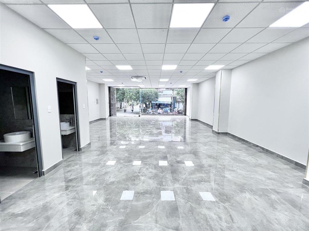 Thu nhập 1.2 tỷ/năm  bán tòa nhà hoàng văn thụ, dt 12mx20m  cn 180m2, kc 7 tầng  giá 38 tỷ