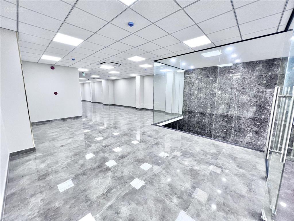 Thu nhập 1.2 tỷ/năm  bán tòa nhà hoàng văn thụ, dt 12mx20m  cn 180m2, kc 7 tầng  giá 38 tỷ