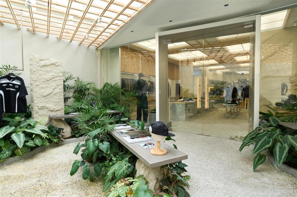 Ngộp ngân hàng  bán nhà mt hoàng văn thụ, dt  10m nở hậu 25mx 25m, cn  400m2, giá  90 tỷ tl