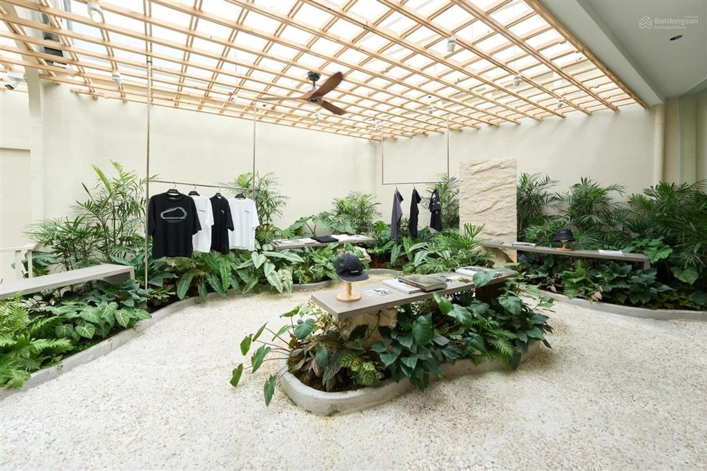 Ngộp ngân hàng  bán nhà mt hoàng văn thụ, dt  10m nở hậu 25mx 25m, cn  400m2, giá  90 tỷ tl