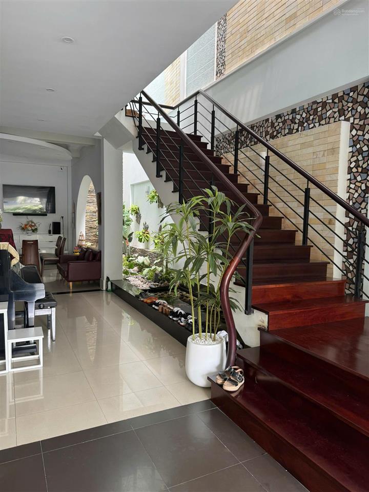Giá đầu tư  bán nhà cộng hòa, dt 8.5m x 25m (200m2), kc 2 tầng, giá chỉ 25.5 tỷ ~ 127tr/m2