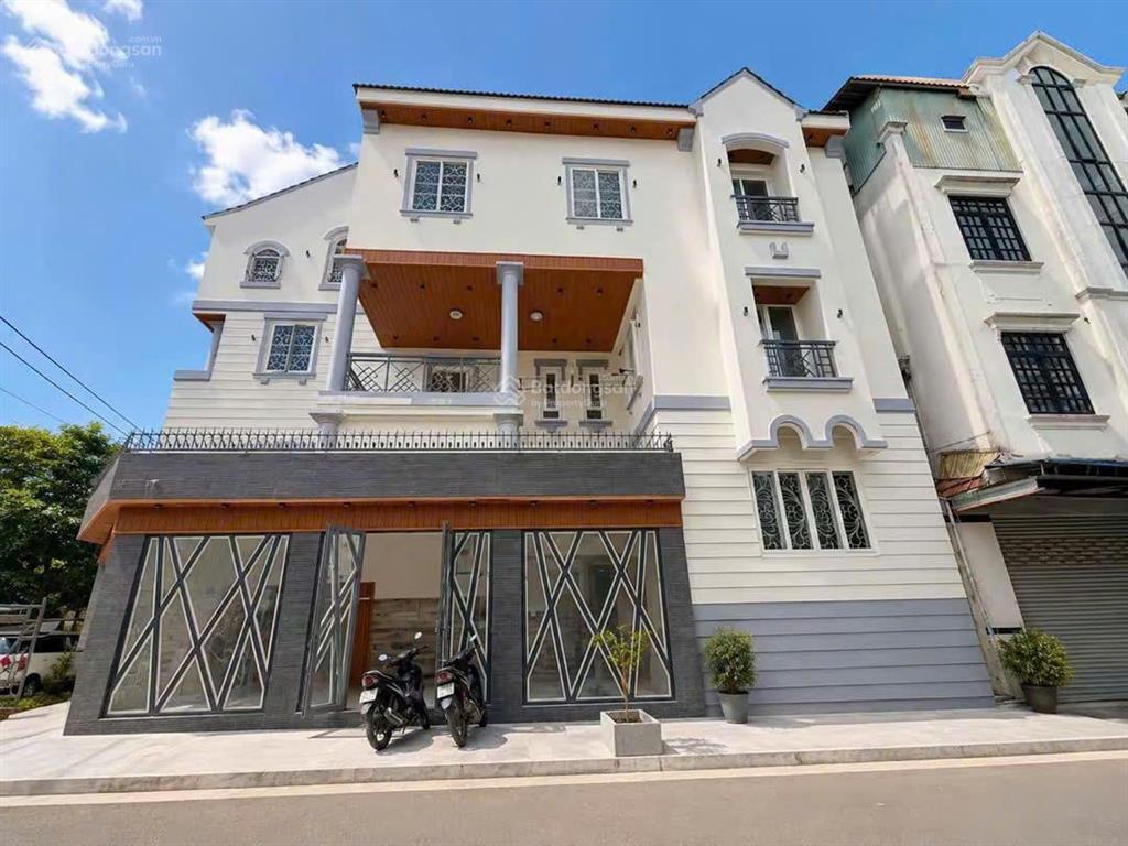 Giá tốt & khan hiếm bán nhà góc 2mt hoa lan,dt  10mx18m( 164m2 ) 4 tầng + thang máy, giá  52 tỷ
