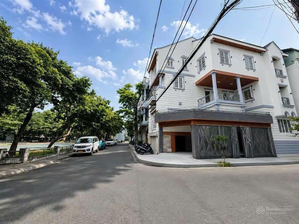 Giá tốt & khan hiếm bán nhà góc 2mt hoa lan,dt  10mx18m( 164m2 ) 4 tầng + thang máy, giá  52 tỷ