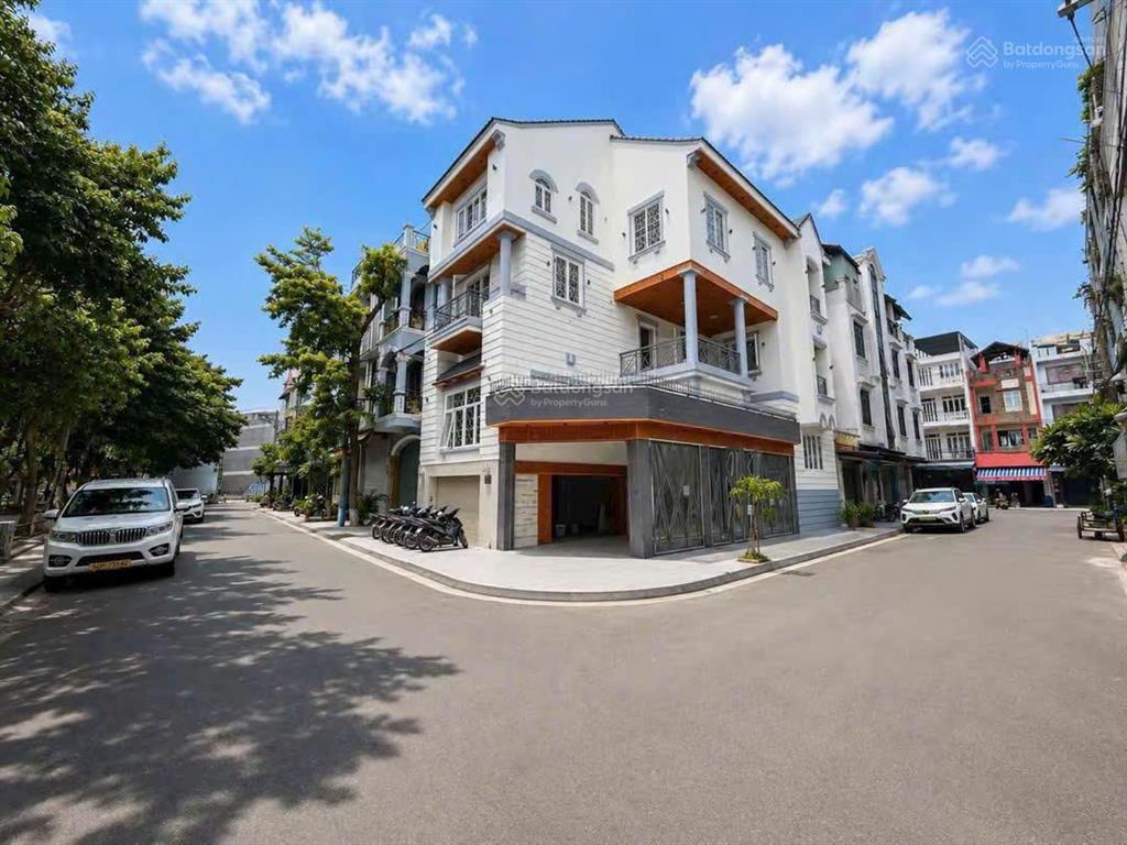 Giá tốt & khan hiếm bán nhà góc 2mt hoa lan,dt  10mx18m( 164m2 ) 4 tầng + thang máy, giá  52 tỷ