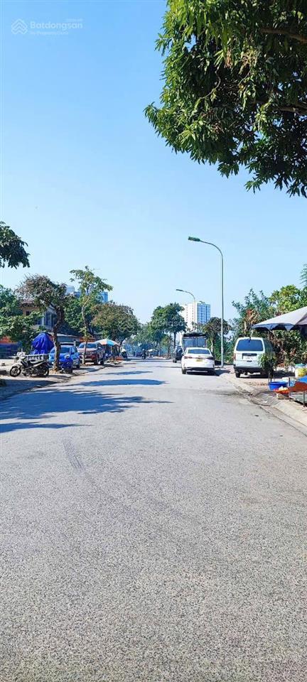Bán đất tặng nhà 4 tầng, ô tô tránh, kinh doanh, gần aeon, 60m2, mặt tiền 4m, giá nhỉnh 11 tỷ.