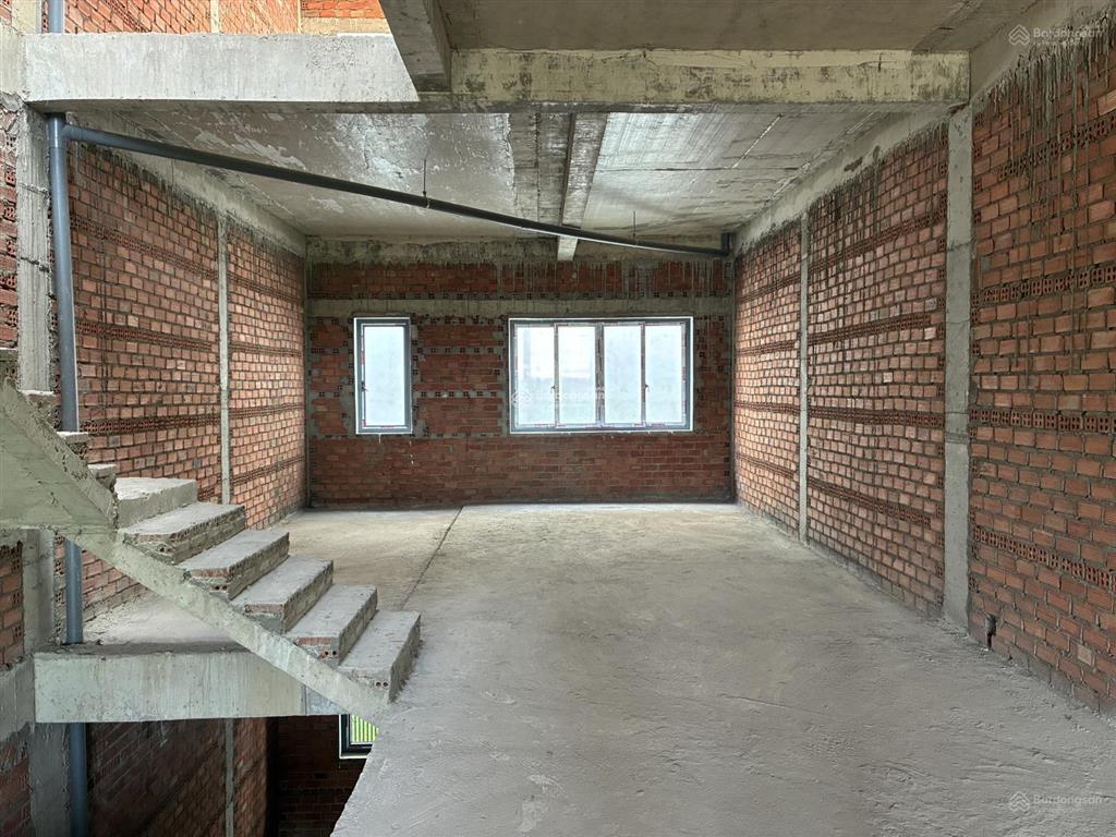 Bán nhà lô lk0918 bà rịa city gate (6x20), diện tích sàn 326 m2, giá bán 4.150 triệu đồng.