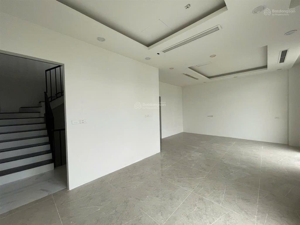 Cho thuê liền kề hải âu 3,5 tầng hoàn thiện trục văn phòng giá 22 triệu bao phí dịch vụ