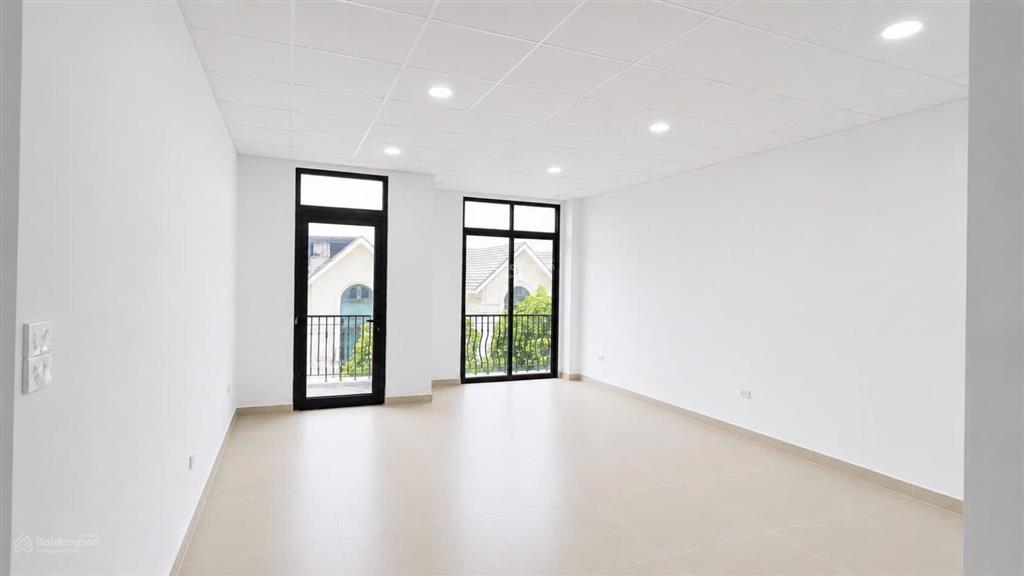 Cho thuê cặp shophouse đập thông 120m đối diện chung cư giá 75 triệu