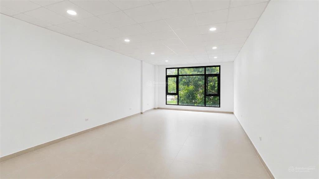 Cho thuê cặp shophouse đập thông 120m đối diện chung cư giá 75 triệu
