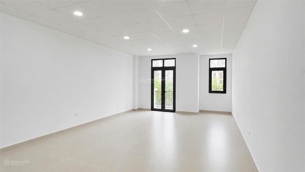 Cho thuê cặp shophouse đập thông 120m đối diện chung cư giá 75 triệu