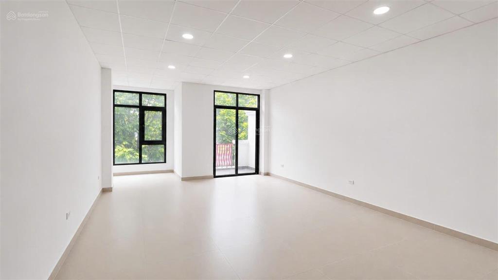 Cho thuê cặp shophouse đập thông 120m đối diện chung cư giá 75 triệu