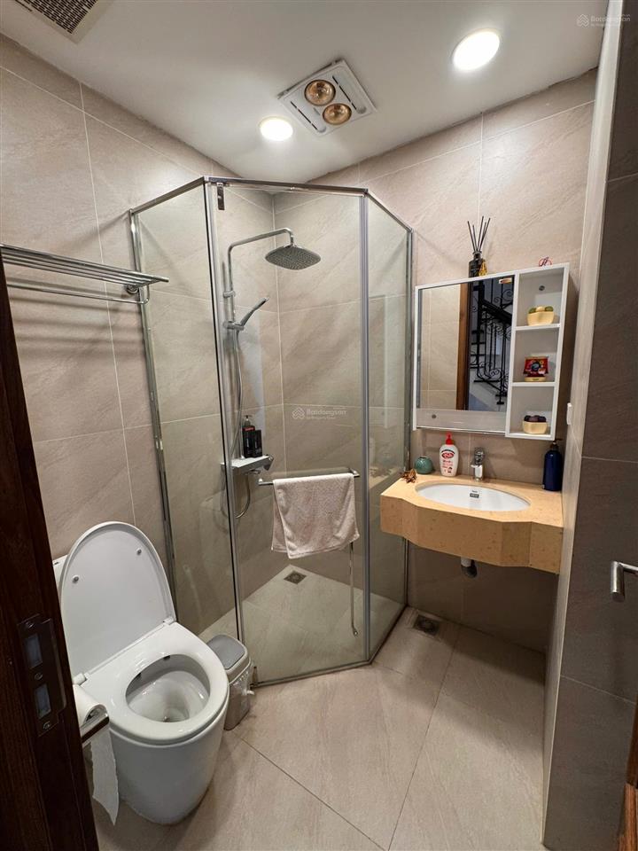 Cho thuê biệt thự 5 tầng hoàn thiện có thang máy giá 30 triệu