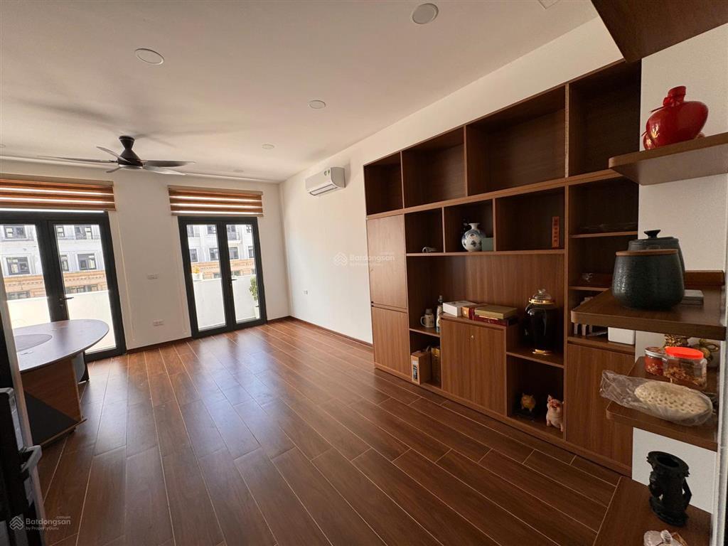 Cho thuê biệt thự 5 tầng hoàn thiện có thang máy giá 30 triệu