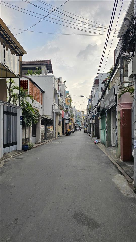 Bán nhà riêng khu bàu cát  giá rẻ nhất tân bình. 122m2 hẻm 6m, oto né nhau