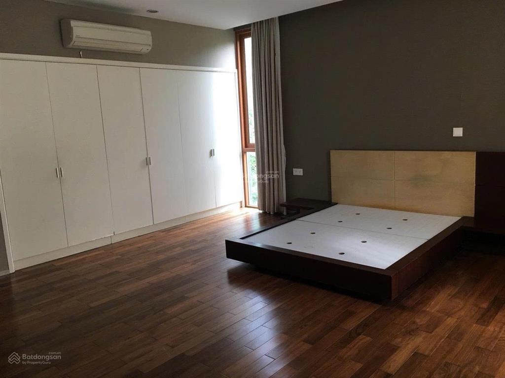 Cho thuê biệt thự phú mỹ vạn phát phú mỹ hưng q7 , có hồ bơi riêng biệt .