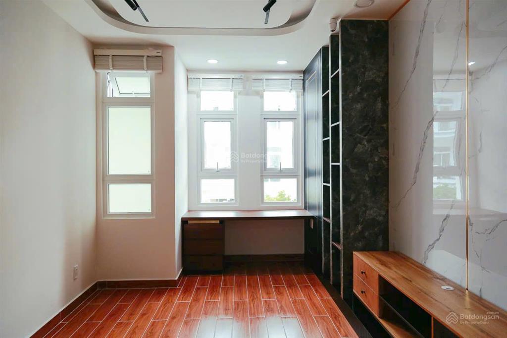 Cho thuê biệt thự phú mỹ vạn phát phú mỹ hưng q7 , có hồ bơi riêng biệt .