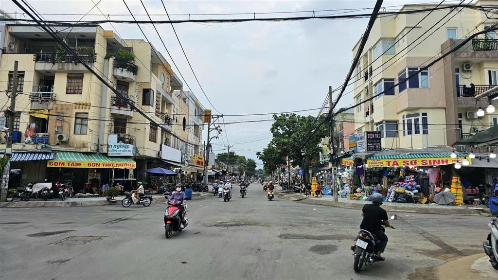 Nhà 4 tầng, diện tích 90m2, view công viên, khu dân cư cao cấp, giá dưới 9 tỷ là hàng cực hiếm