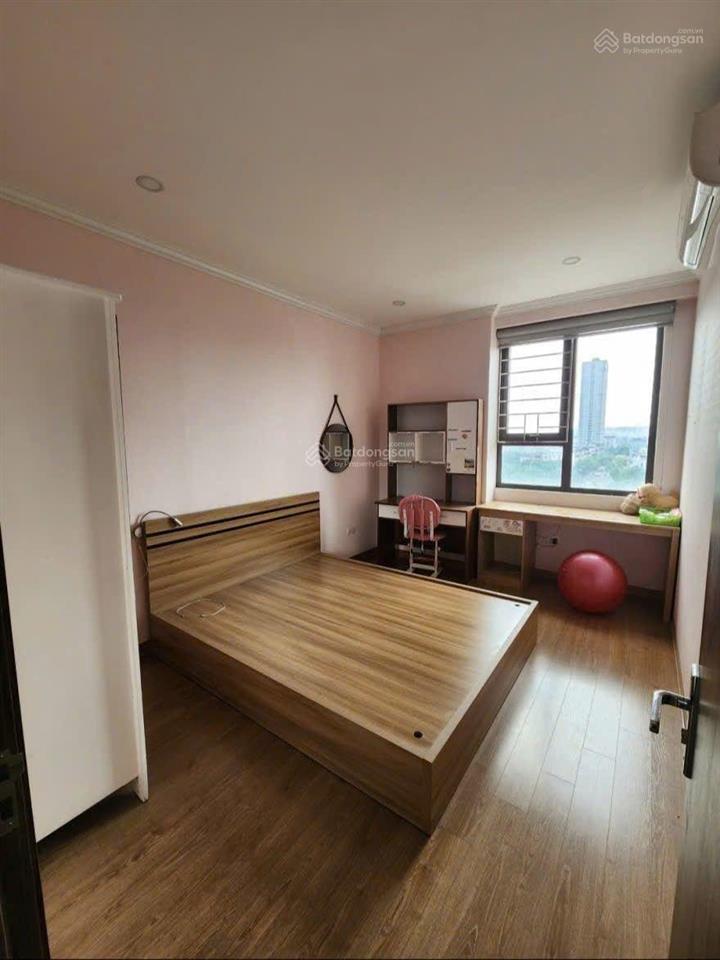 Chính chủ bán gấp căn 3 ngủ tầng đẹp view công viên, 2 ban công