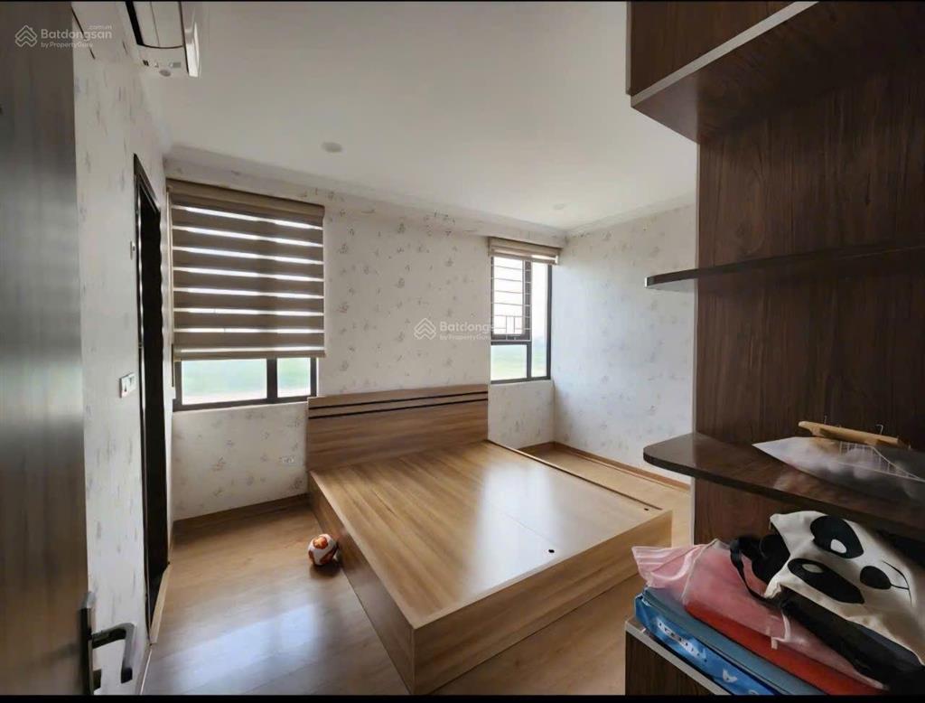 Chính chủ bán gấp căn 3 ngủ tầng đẹp view công viên, 2 ban công