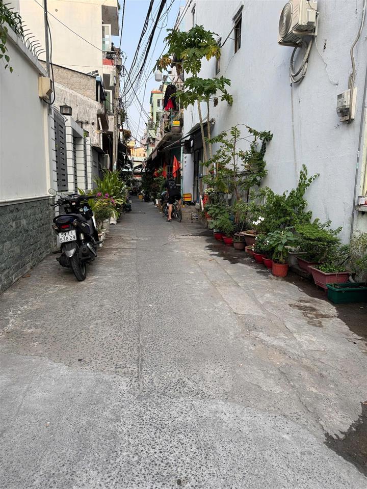 Tùng thiện vương quận 8, ngay cầu chà và sát q5  43m2 3 tầng hẻm 4m