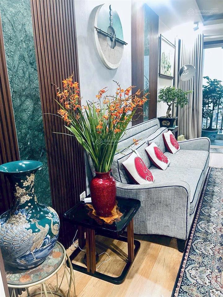 Hơn 9 tỷ  căn hộ 141m  3pn  hồ gươm  trục đẹp nhất toà  view vũ trọng khánh. cc 0969 139 ***