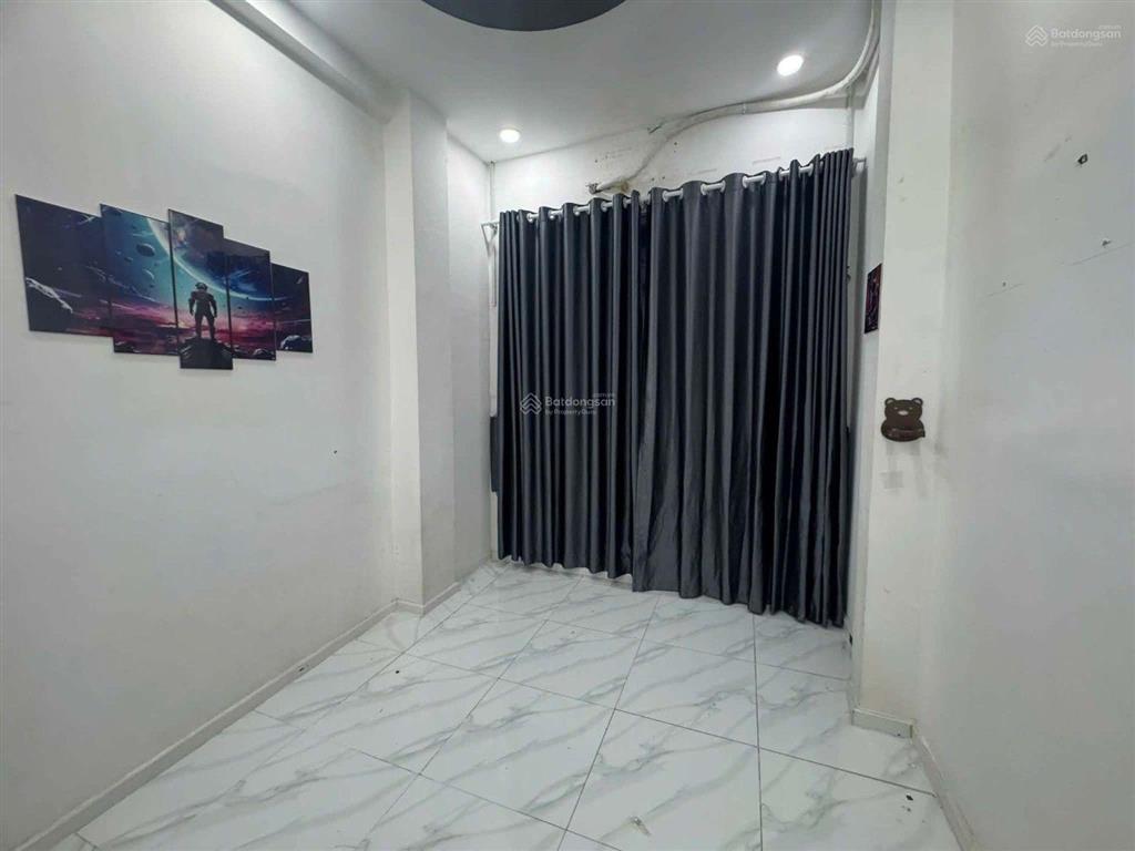 Bán nhà riêng 3pn, 21m2, 5,5 tỷ, tại cao đạt, phường 1, quận 5, giá ưu đãi