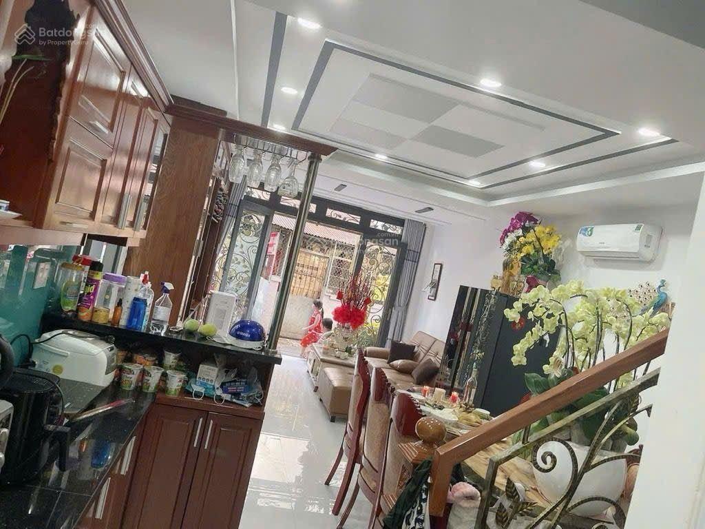 Căn góc 2 mặt hẻm xe hơi nguyễn thượng hiền phú nhuận  5 tầng  4.2mx10m vuông a4  cho thuê 35tr