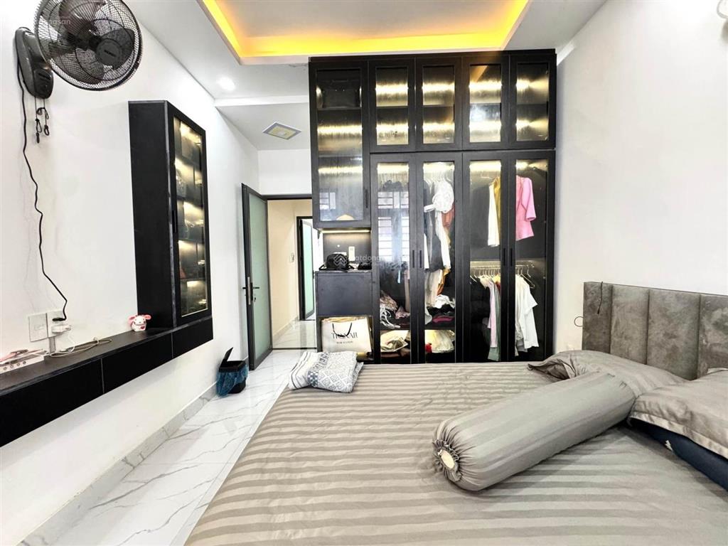 Nhà 2 mặt hẻm trước sau nguyễn kiệm, 52m2 đất, 3.5m x 15m, 2 tầng, tặng full nội thất chỉ 6.8 tỷ