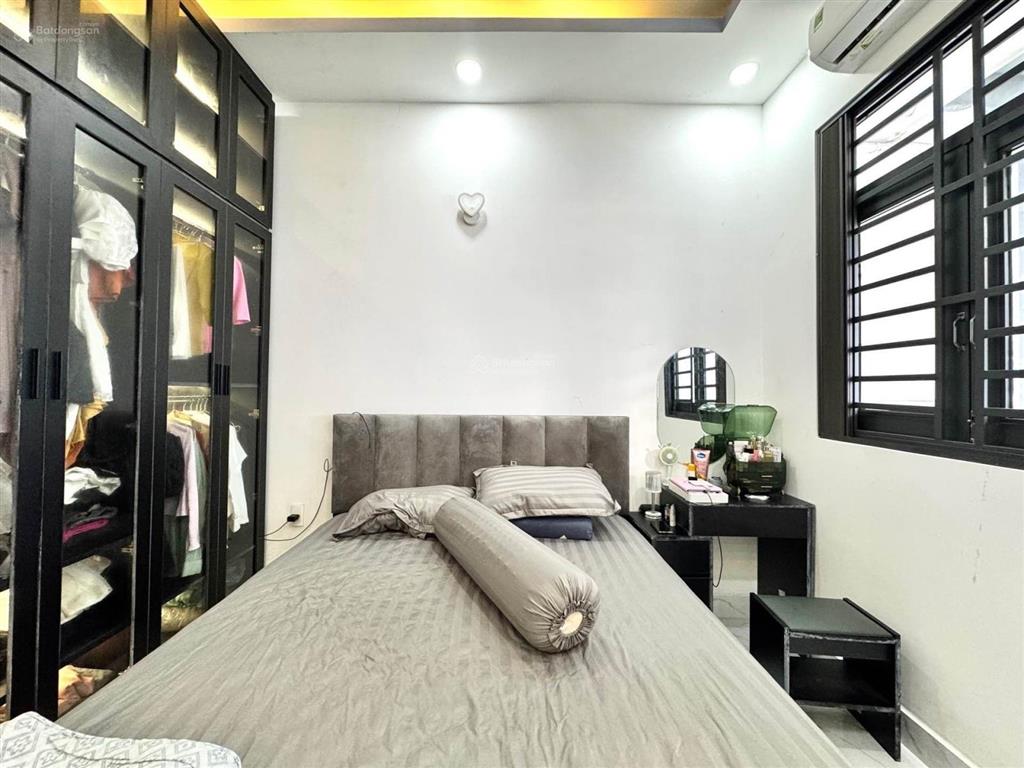 Nhà 2 mặt hẻm trước sau nguyễn kiệm, 52m2 đất, 3.5m x 15m, 2 tầng, tặng full nội thất chỉ 6.8 tỷ
