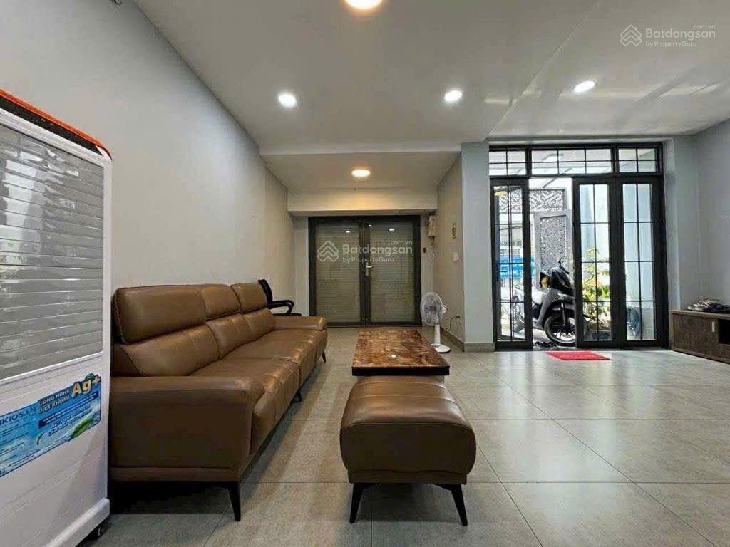 Giáp quận 1, ngay chợ bà chiểu, hẻm 4m , dt 51m2, ngang 5.3mx8.5m, siêu vị trí chỉ 6.2 tỷ tl
