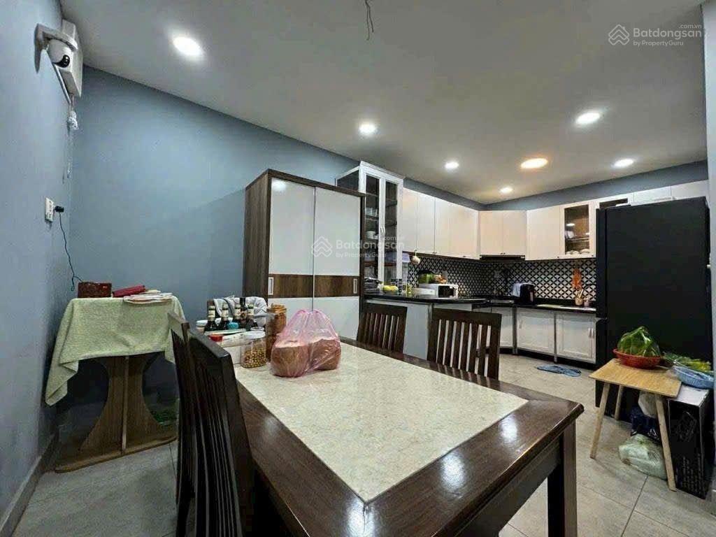 Giáp quận 1, ngay chợ bà chiểu, hẻm 4m , dt 51m2, ngang 5.3mx8.5m, siêu vị trí chỉ 6.2 tỷ tl