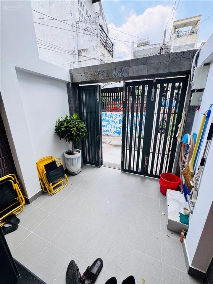 Nhà 3 tầng, 55m2, hẻm trước nhà 5m trần bình trọng  lê quang định, 3pn master, 4wc, nhà mới ở liền