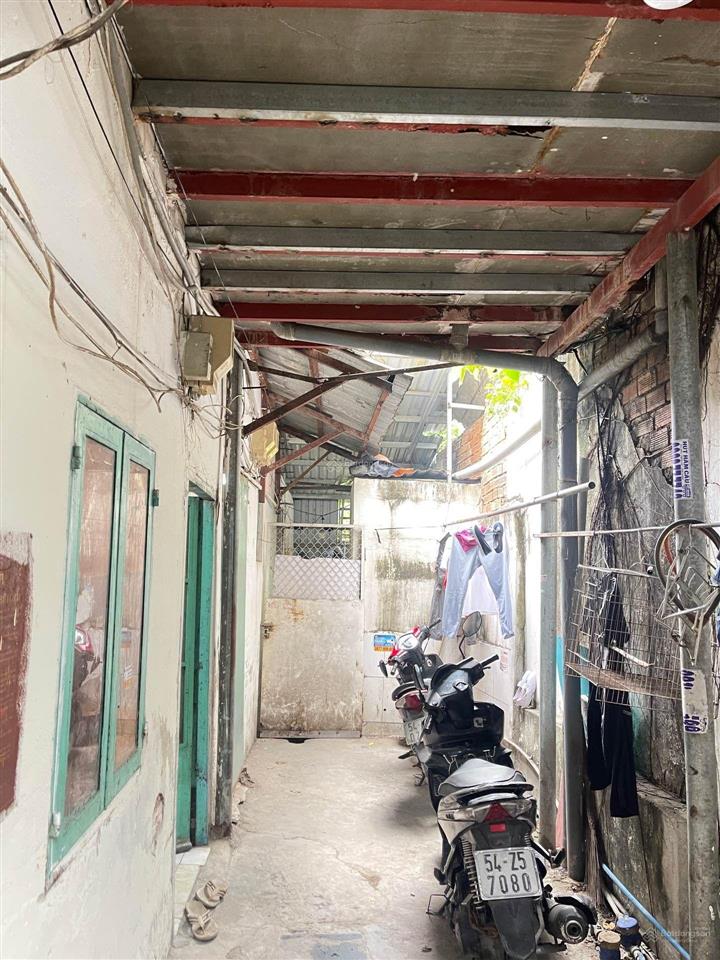 Tin nổi không  bán nhà quận 7 sát q4, dt 120m2, shr chỉ 5.2 tỷ