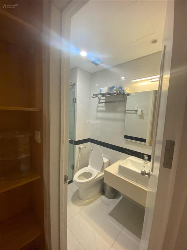Căn 3pn 81m2 giá chỉ 7.x tỷ, full nội thất, đang có dòng tiền