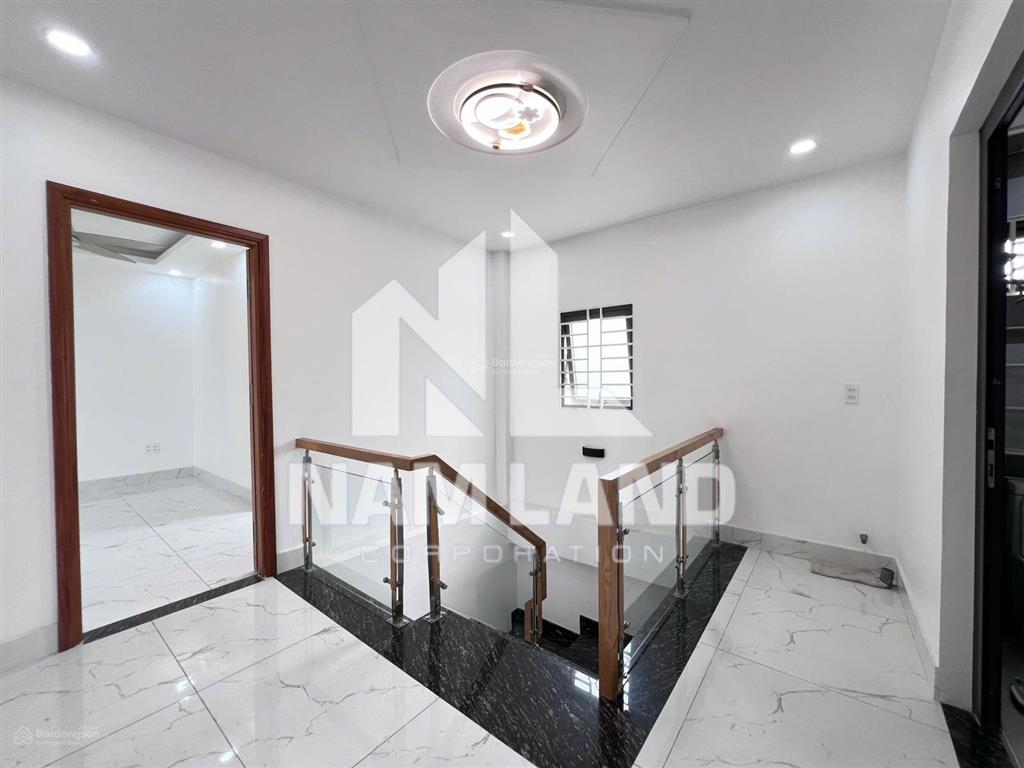 Cho thuê vp kết hợp ở, căn góc 2mt, 3pn, sàn trống, sân hông, giá 35tr