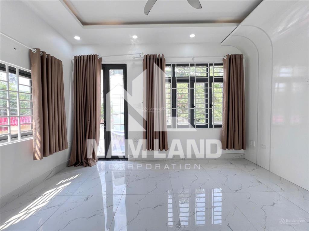 Cho thuê vp kết hợp ở, căn góc 2mt, 3pn, sàn trống, sân hông, giá 35tr