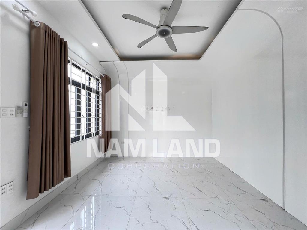 Cho thuê vp kết hợp ở, căn góc 2mt, 3pn, sàn trống, sân hông, giá 35tr