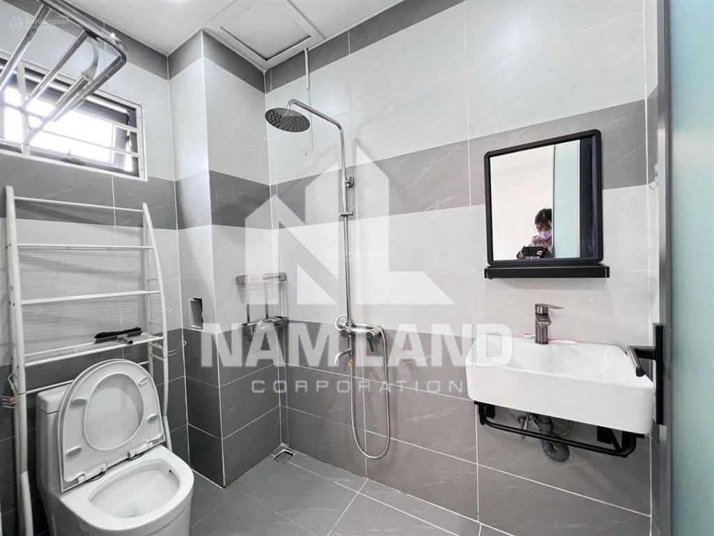 Cho thuê vp kết hợp ở, căn góc 2mt, 3pn, sàn trống, sân hông, giá 35tr