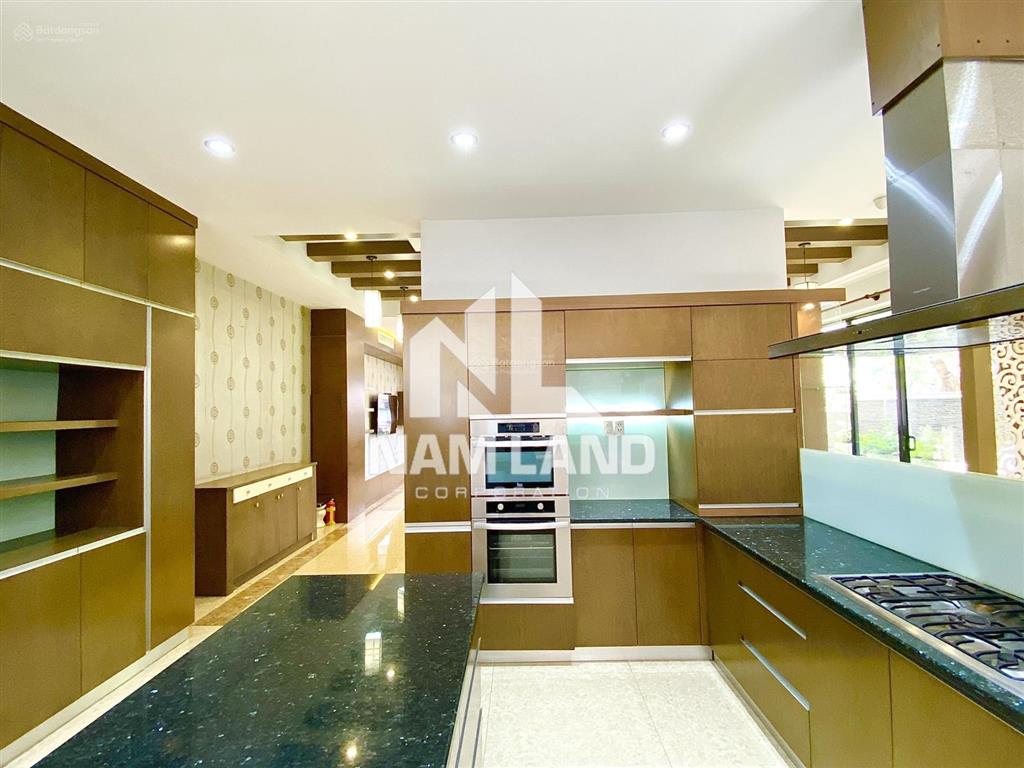 Cho thuê biệt thự 300m2, trệt 2 lầu, 5pn, 5wc, sân vườn, garage ô tô, giá 50 triệu