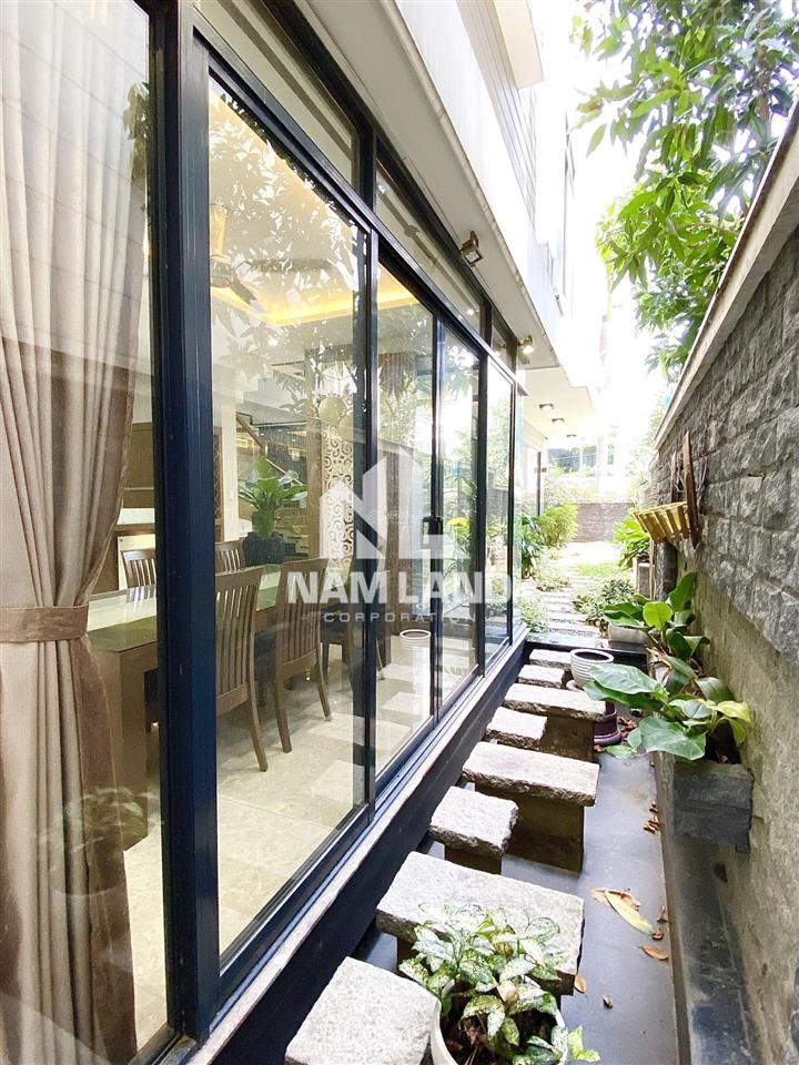 Cho thuê biệt thự 300m2, trệt 2 lầu, 5pn, 5wc, sân vườn, garage ô tô, giá 50 triệu