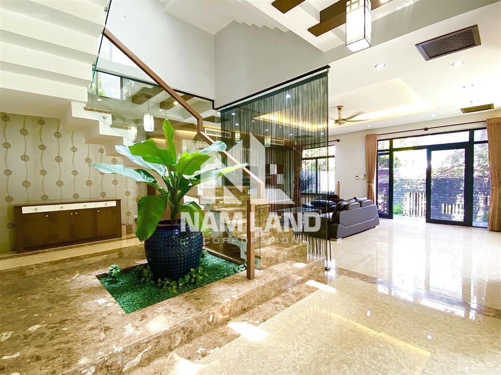 Cho thuê biệt thự 300m2, trệt 2 lầu, 5pn, 5wc, sân vườn, garage ô tô, giá 50 triệu