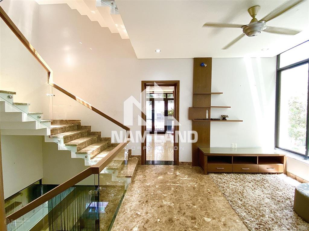 Cho thuê biệt thự 300m2, trệt 2 lầu, 5pn, 5wc, sân vườn, garage ô tô, giá 50 triệu