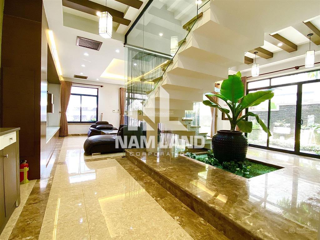 Cho thuê biệt thự 300m2, trệt 2 lầu, 5pn, 5wc, sân vườn, garage ô tô, giá 50 triệu