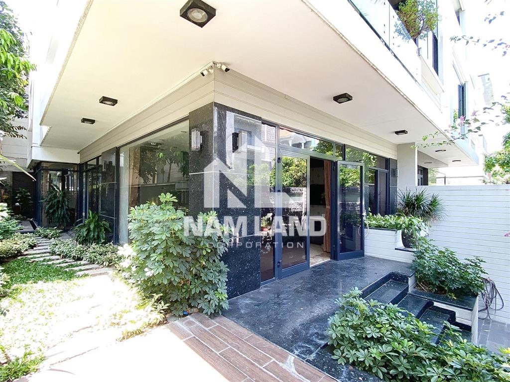 Cho thuê biệt thự 300m2, trệt 2 lầu, 5pn, 5wc, sân vườn, garage ô tô, giá 50 triệu