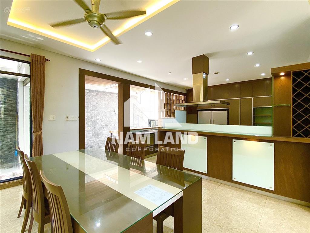 Cho thuê biệt thự 300m2, trệt 2 lầu, 5pn, 5wc, sân vườn, garage ô tô, giá 50 triệu