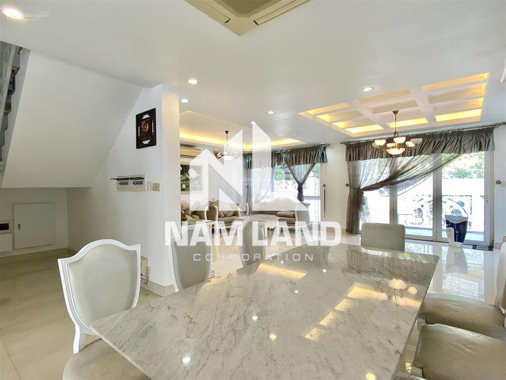 Nhà cho thuê làm văn phòng kết hợp ở, 200m2 trêt 3 lầu,5 phòng,5 wc,đường thông thoáng,40 triệu