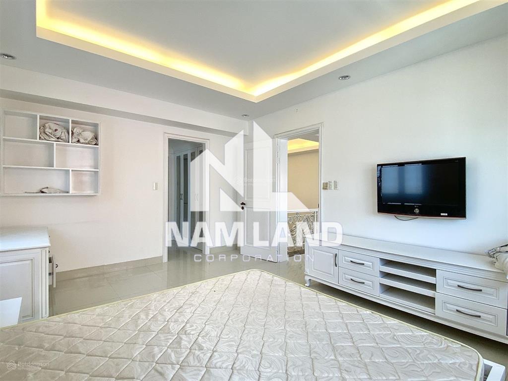 Nhà cho thuê làm văn phòng kết hợp ở, 200m2 trêt 3 lầu,5 phòng,5 wc,đường thông thoáng,40 triệu