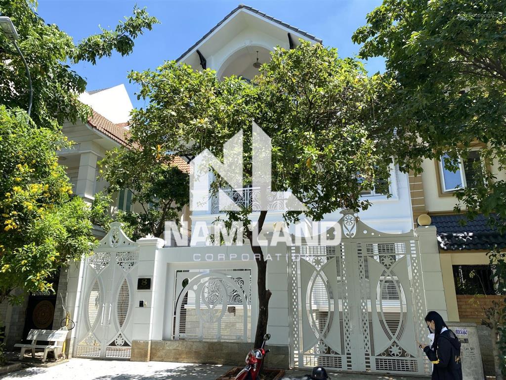 Nhà cho thuê làm văn phòng kết hợp ở, 200m2 trêt 3 lầu,5 phòng,5 wc,đường thông thoáng,40 triệu