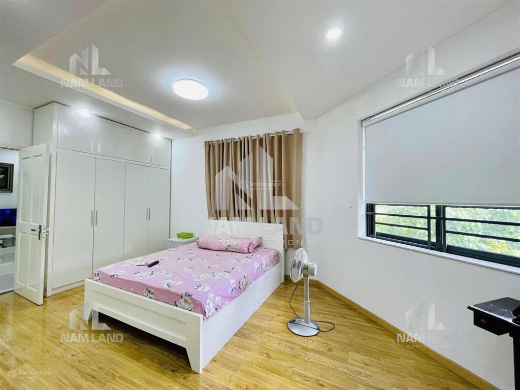 Nhà mới cho thuê trệt 2 lầu,sân hông ô tô,full nội thất,đường lớn,giá 23 triệu